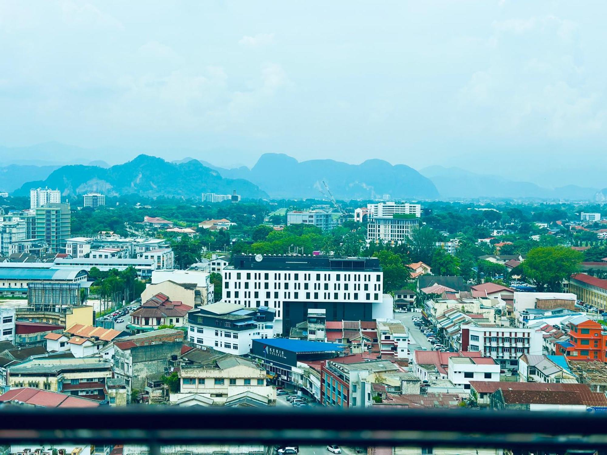The Majestic Town - Mountain View